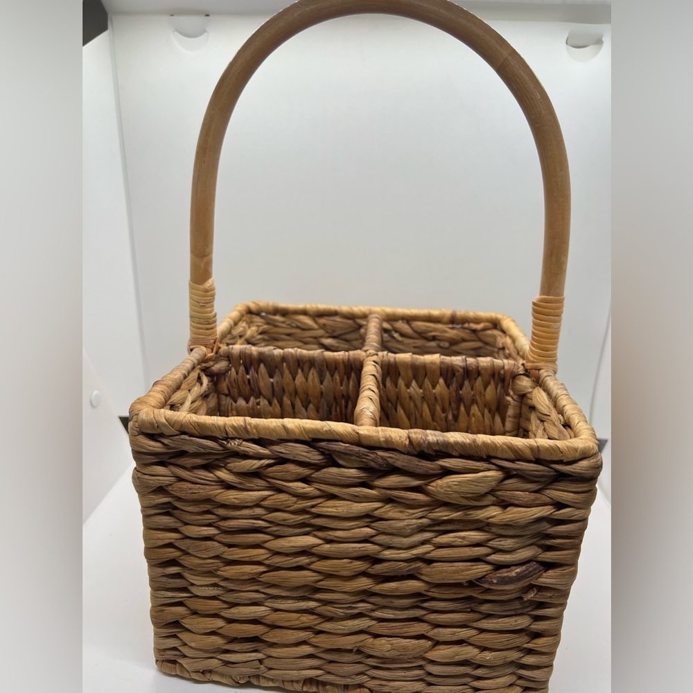 NWOT JoJo Fletcher Home Woven 4 Section Utensils Holder